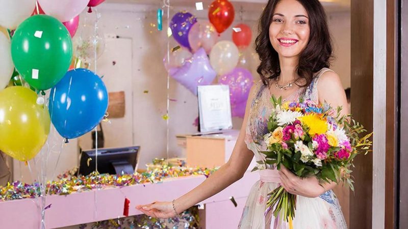 Маэстро Первого Впечатления: Как Хостес Превращают Обычный День Рождения в Симфонию Гостеприимства